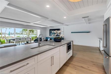 222 Harbour DR
