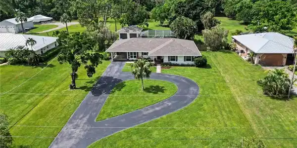 5272 Myrtle LN