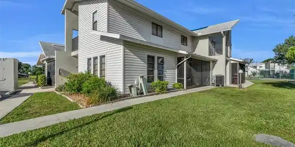 17017 Golfside CIR