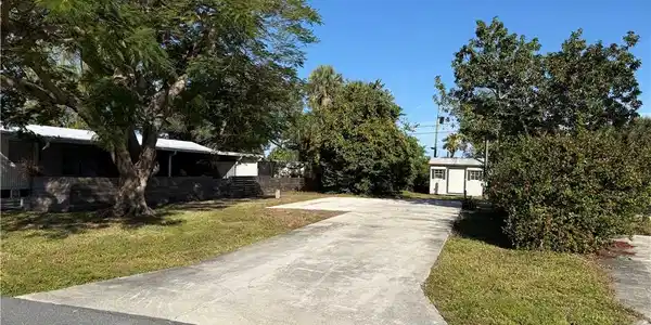 12060 Live Oak DR