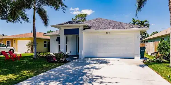 739 98th AVE N