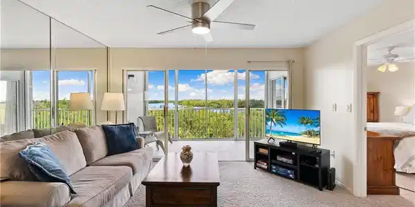 100 Stevens Landing DR
