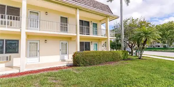 Image 4: View of property