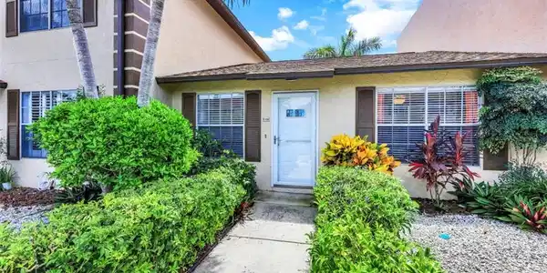 731 W Elkcam CIR