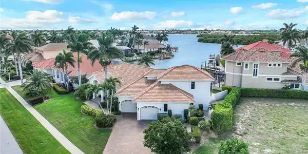 875 Hyacinth CT
