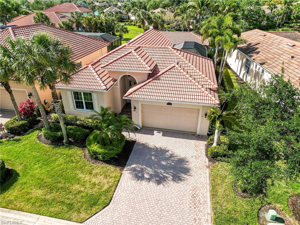 Image 2: Courtyard home in Crown Colony