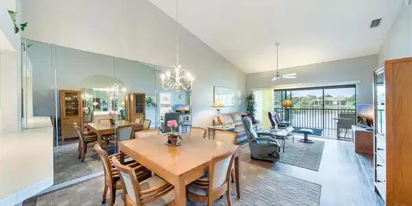 527 Lake Louise CIR