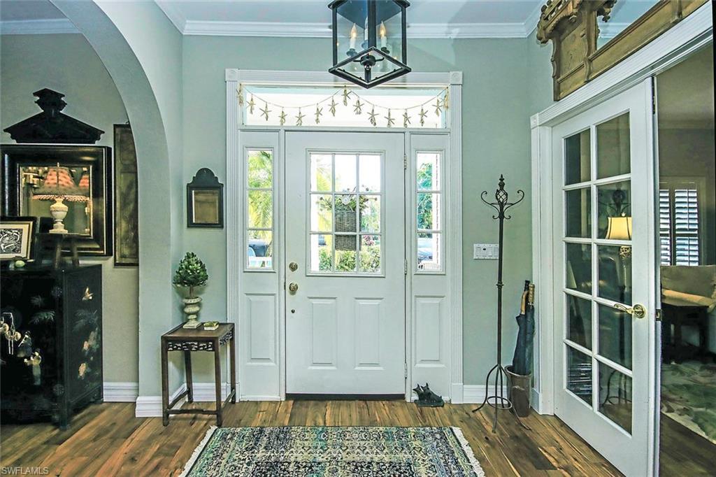 Image 3: Foyer