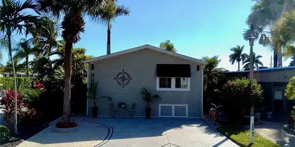 1079 Diamond Lake CIR