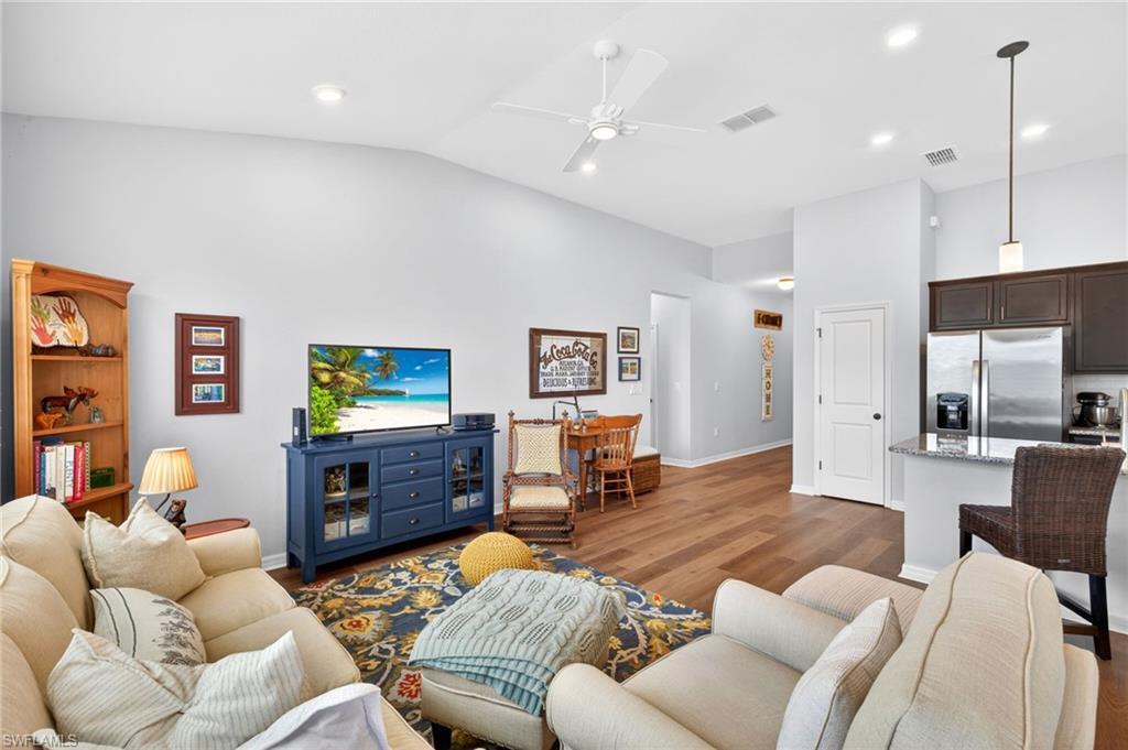 Image 3: Living Room