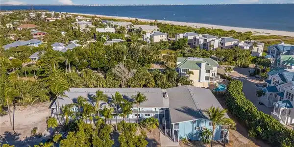 409 E Gulf DR