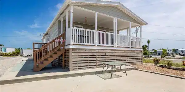 3822 Blueberry LN