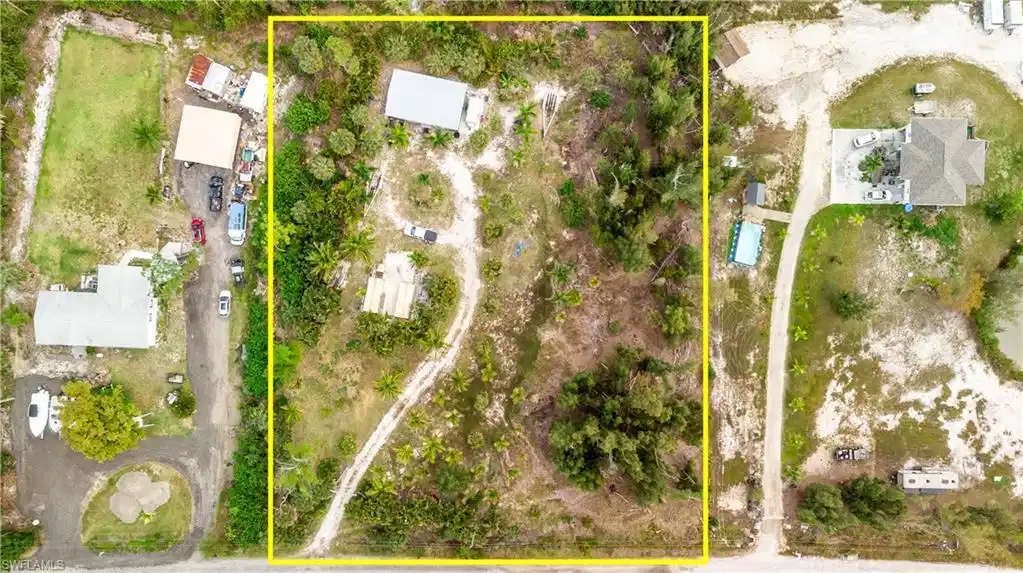 Image 1: Property lines shown