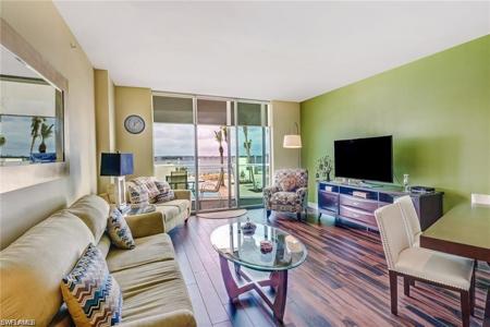 3000 Oasis Grand BLVD