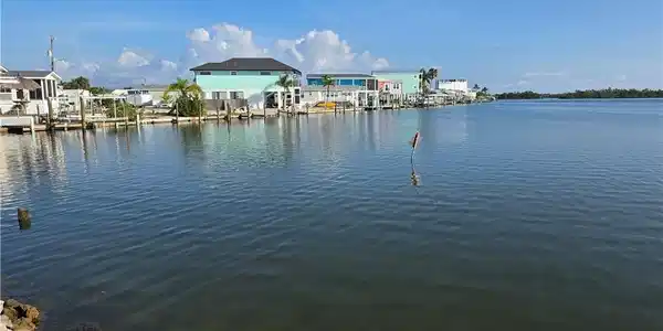 Image 4: Enjoy the bay view from the end of Helen Ln