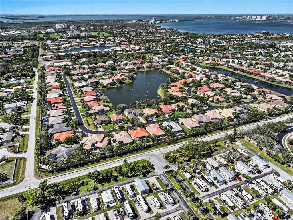 Image 3: Great Location Near the Beaches!