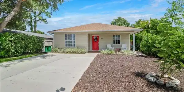 835 94th AVE N