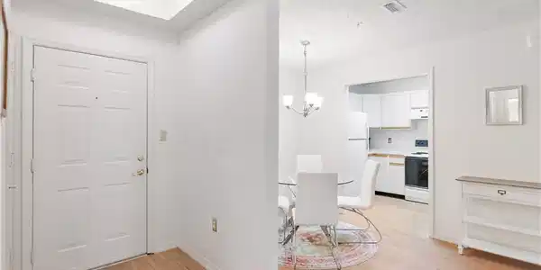 Image 3: Entry