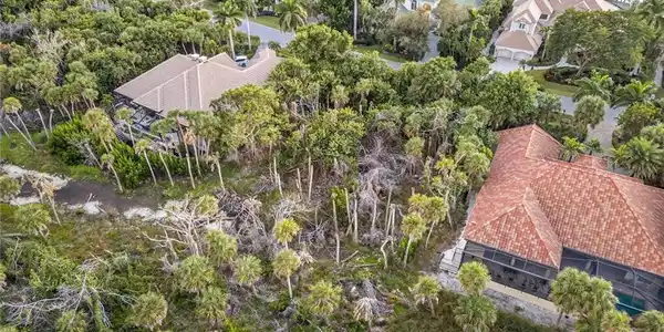 Image 4: Drone / aerial view
