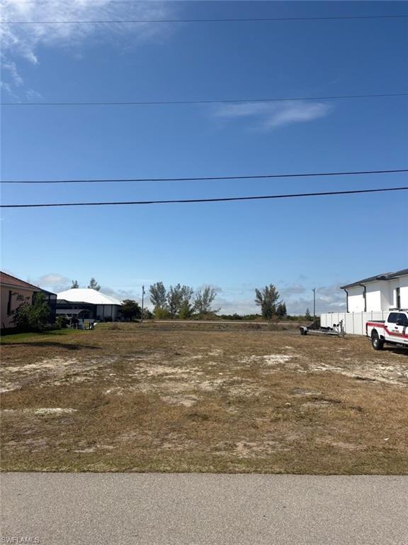 Image 2: View of yard
