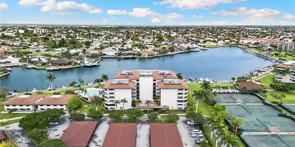 591 Seaview CT