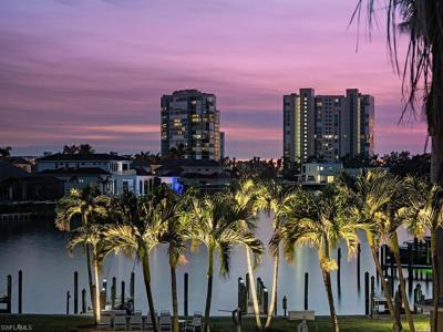 400 Park Shore DR