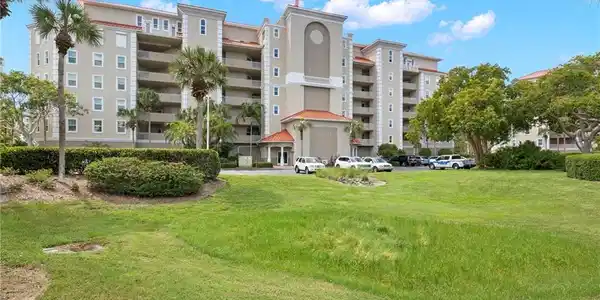 201 Vintage Bay DR