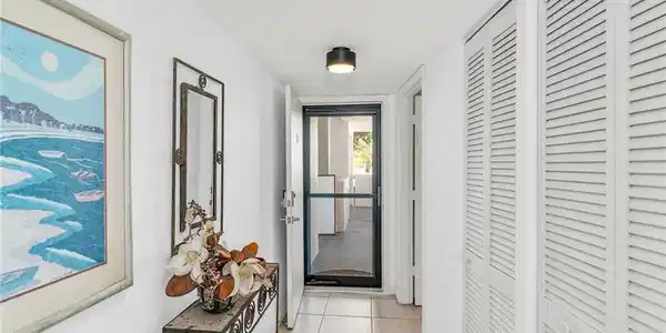 Image 2: Hall with light tile patterned floors