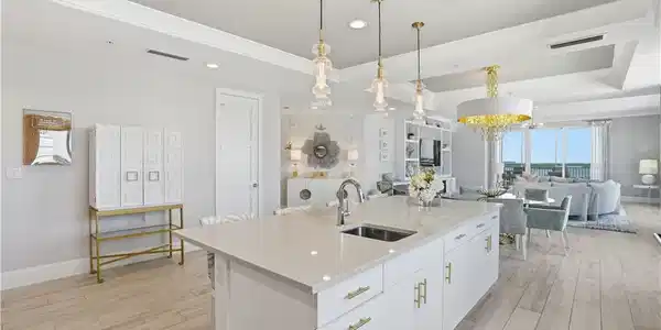 Image 2: FABULOUS kitchen with plenty of space.