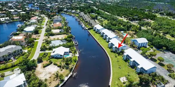 1250 Tennisplace CT