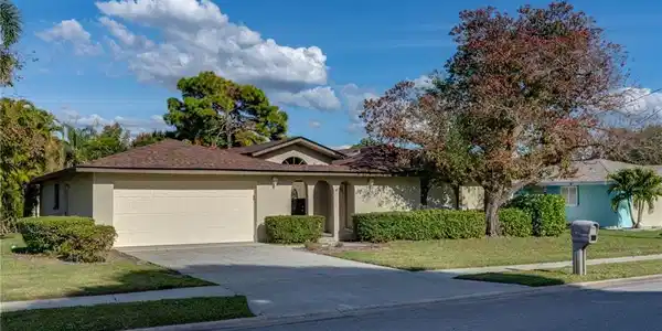 5860 Untermeyer CT