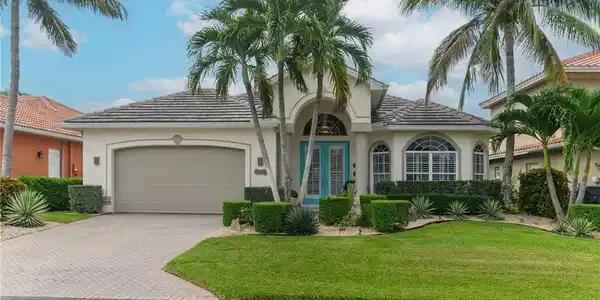 14610 Laguna DR