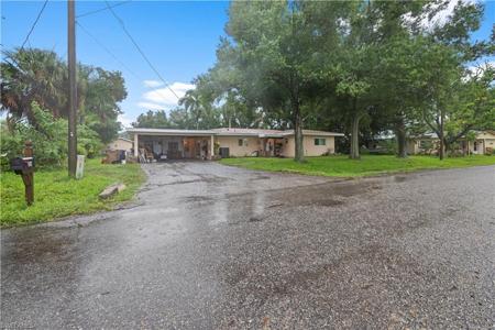 156 Circle DR