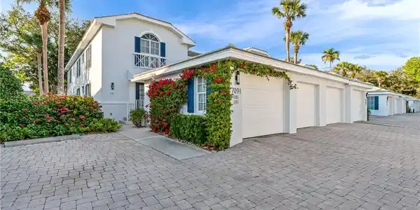 7091 BARRINGTON CIR