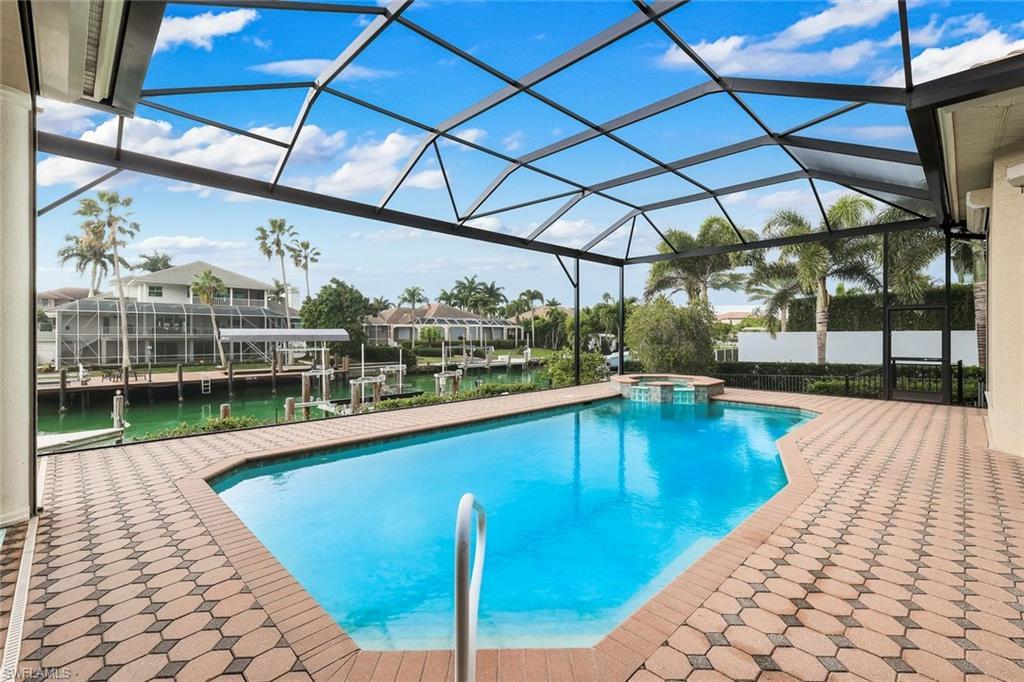 Image 4: Southern exposure with sun on spacious pool