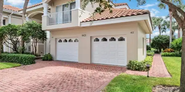 8421 Abbington CIR