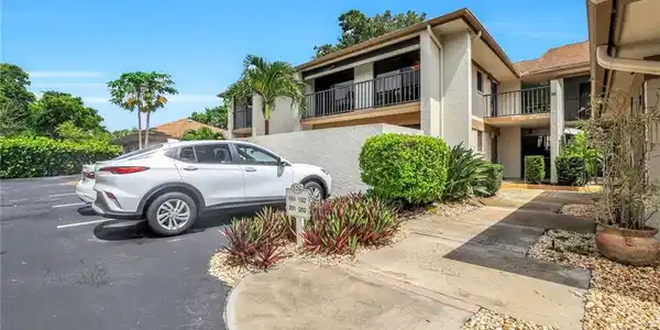 576 Retreat DR