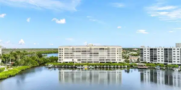 4895 Bonita Beach RD
