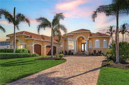 1036 Dolphin DR