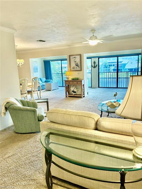 Image 4: Living room with carpet flooring