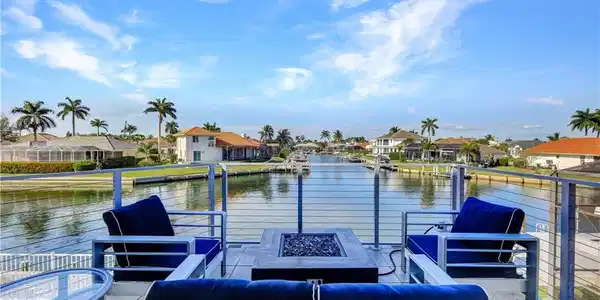 1640 Villa CT