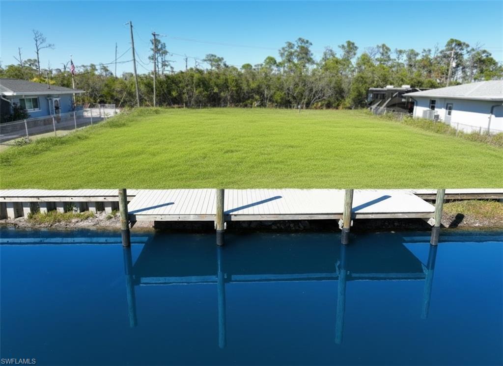 Image 4: Big Beautiful Lot on wide canal