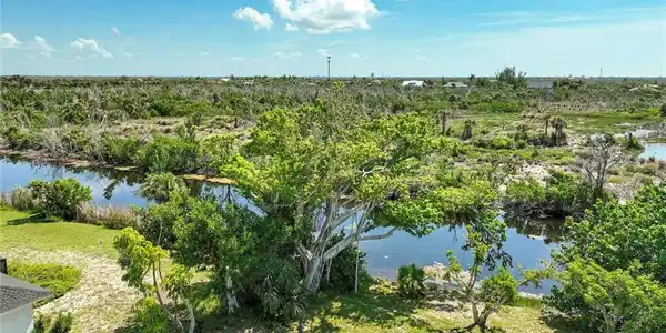 Image 3: Overlooking Wildlife Preserve