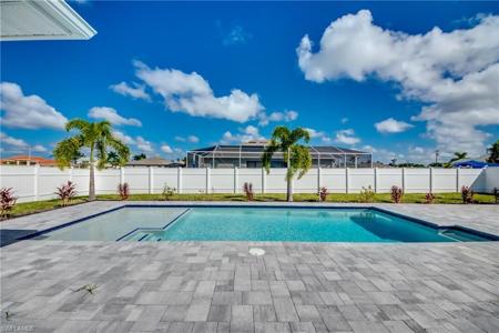 1305 SW 38th