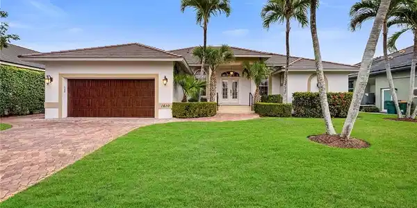 1610 Begonia CT