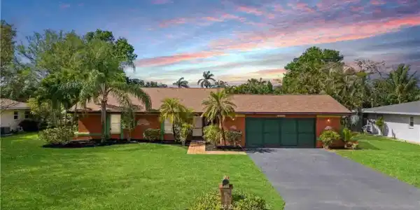 572 Bayside DR