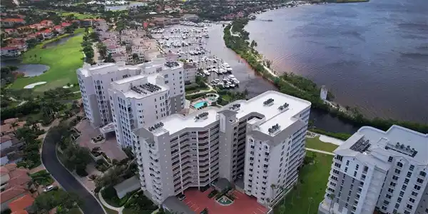 Image 2: Gorgeous water views, golf course, fountain