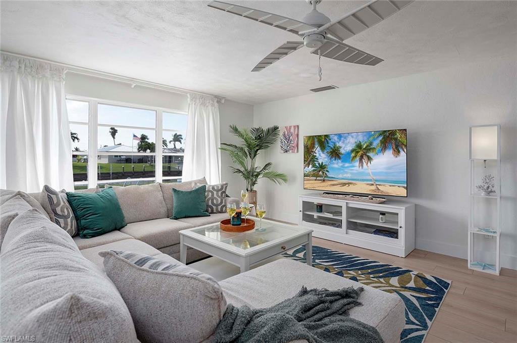 Image 4: Main Living Room