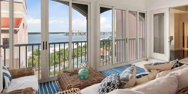 2000 Royal Marco WAY