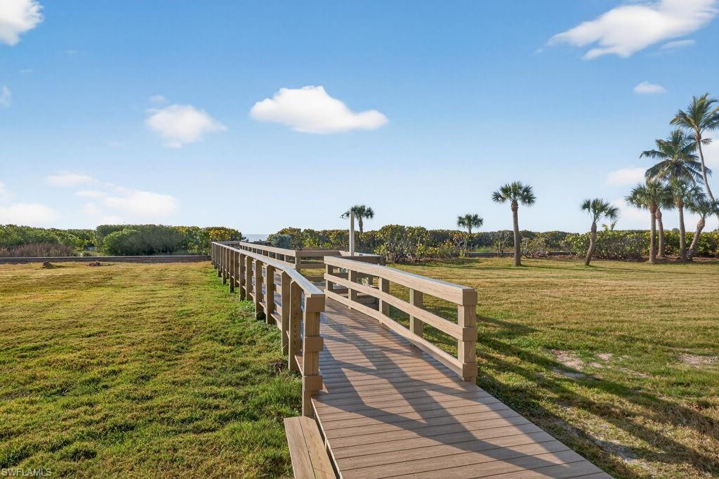 Image 2: Easy walk to Beach